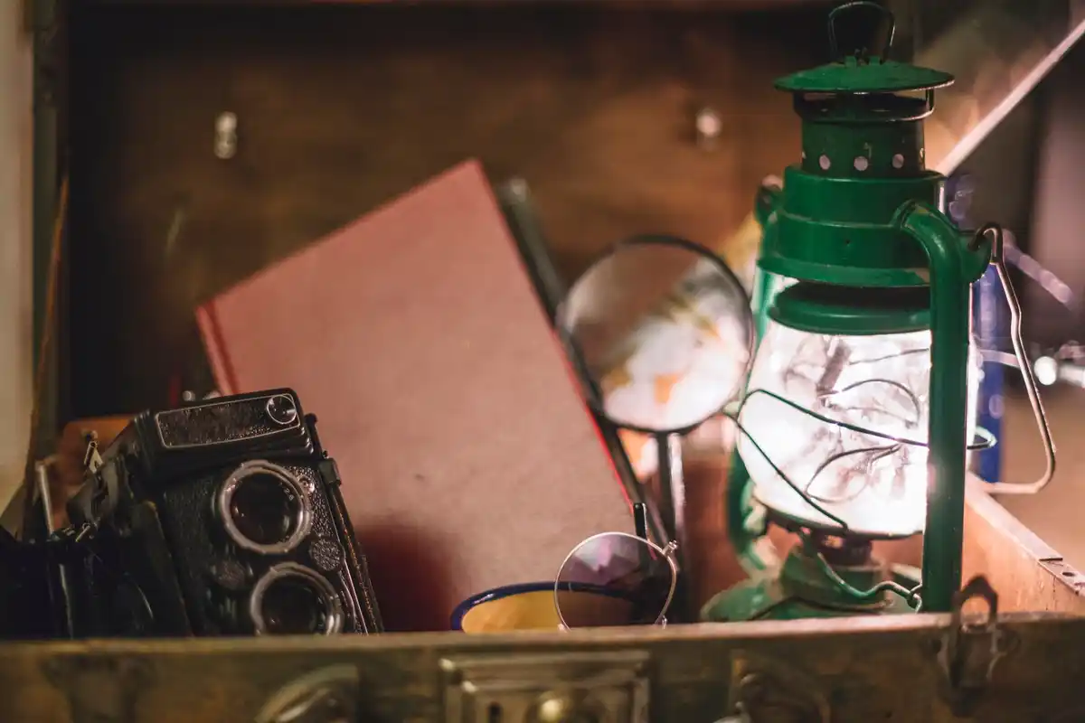 old attic treasures dutch vintage flea market smartphone