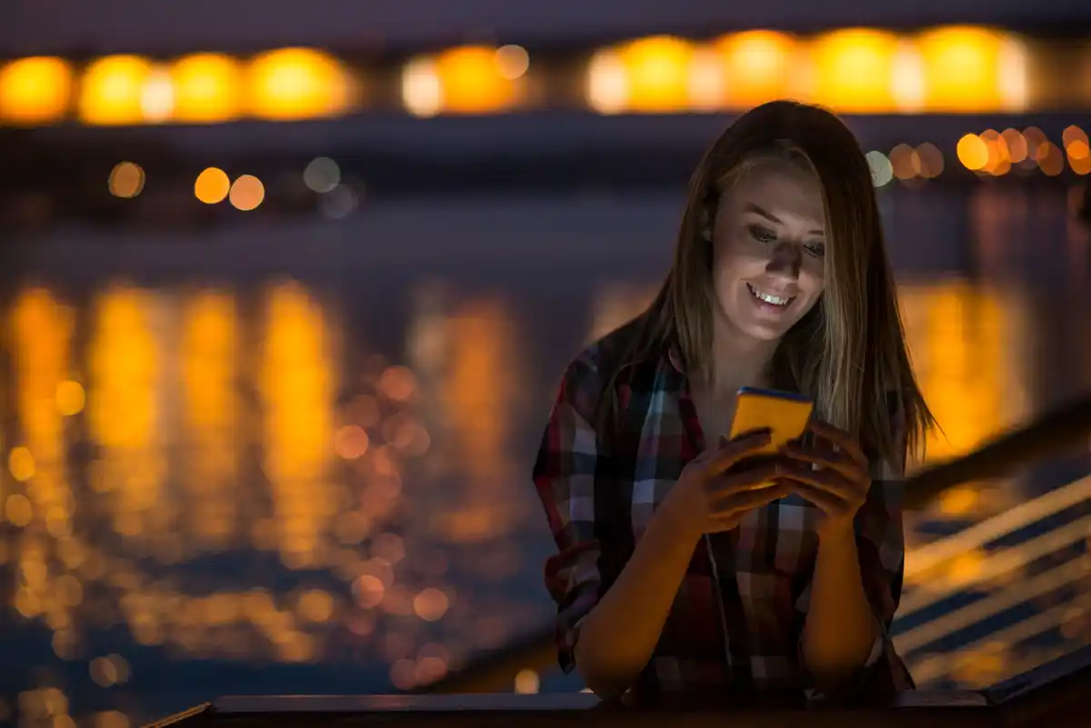 dutch person pointing smartphone at night sky looking for ufos