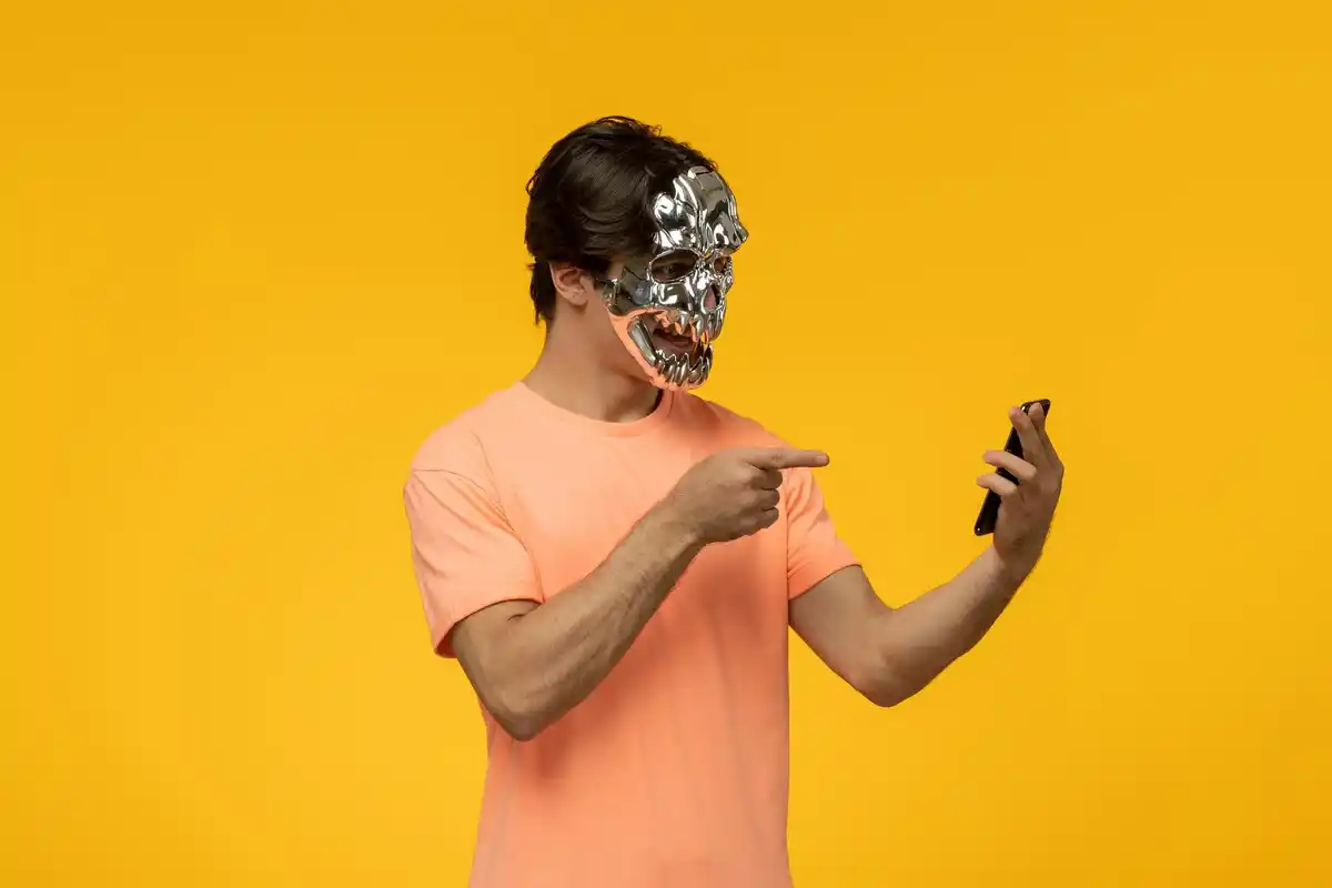 roman vs smartphone technology contrast