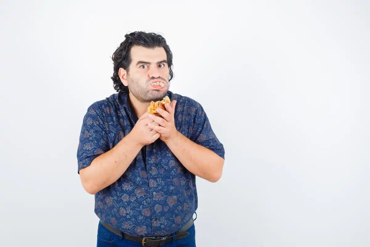 indian eating with hand left hand taboo