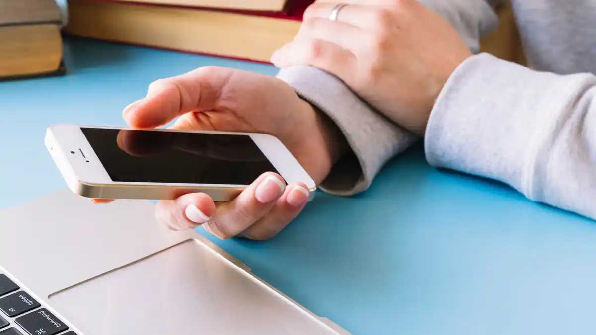 ai algorithm influences online booking sneaky price change smartphone