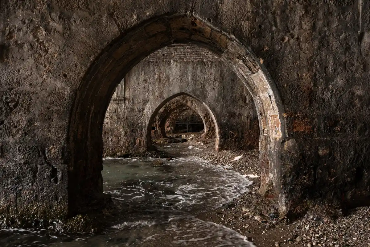 amsterdam underground medieval tunnel discovery archeology