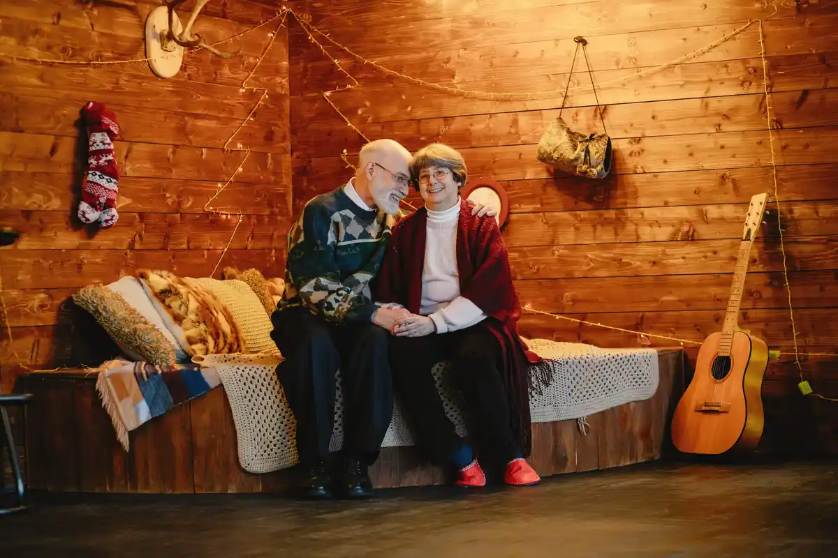 elderly couple stargazing in Dutch countryside