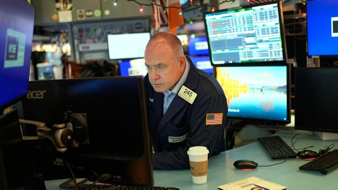 Amerikaanse aandelen sluiten hoger met nieuwe records op korte handelsdag door feestdagen