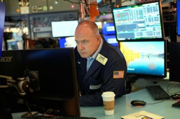 Amerikaanse aandelen sluiten hoger met nieuwe records op korte handelsdag door feestdagen