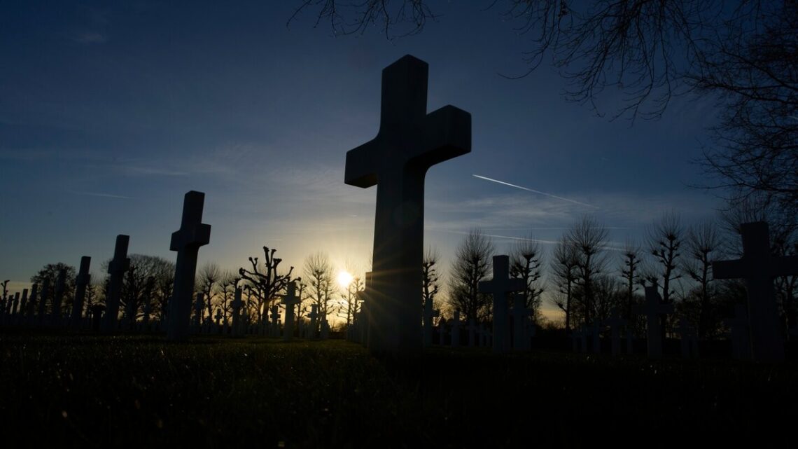 Amerikaanse verwijdering van panelen ter ere van zwarte soldaten op WOII-kerkhof in Nederland veroorzaakt controverse