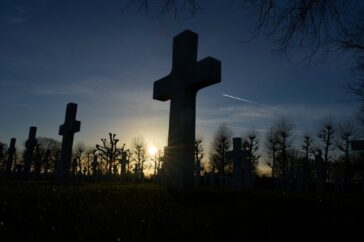 Amerikaanse verwijdering van panelen ter ere van zwarte soldaten op WOII-kerkhof in Nederland veroorzaakt controverse