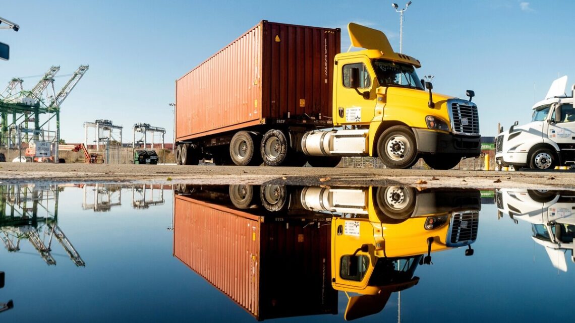 California stelt uitgifte van 17.000 commerciële rijbewijzen uit na rechtszaak van migranten