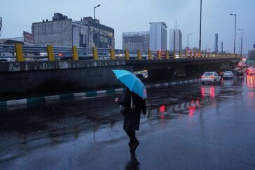 De eerste regenval van de herfst in Teheran: slechts een klein beginsel in een uitgebreide crisis