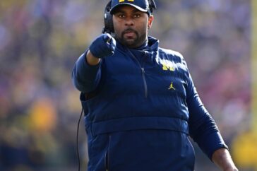 De opkomst en ondergang van Sherrone Moore: Van veelbelovende coach naar controverses