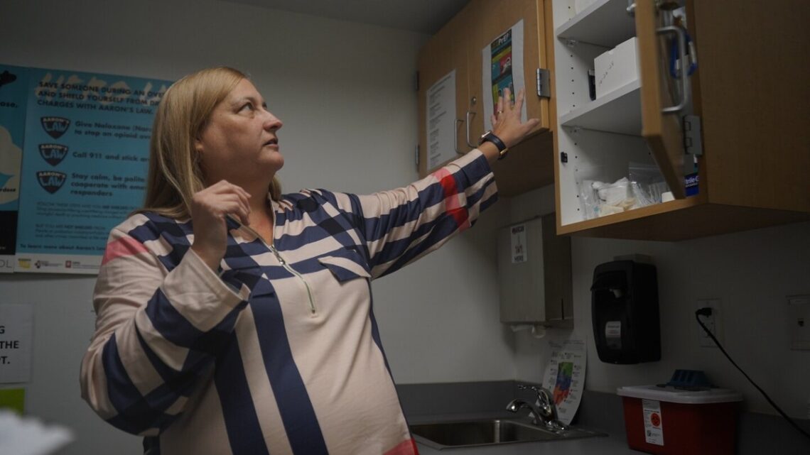 De Strijd om Levens te Redden: De Impact van Beperkingen op Programma's voor Injectienaalduitwisseling