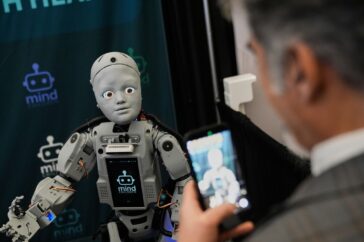 De Toekomst van Humanoïde Robots: Skepsis en Vooruitgang op de Silicon Valley Conferentie