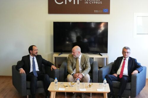 Diplomatie en Vertrouwen: Pogingen tot Verbetering van de Relaties op Cyprus