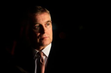 Een nieuwe schaakzet in het Britse koningshuis: Prince Andrew onthult de uiteindelijke exit