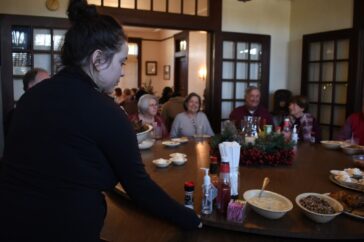 Grote Lazy Susans brengen mensen samen in een restaurant in Mississippi