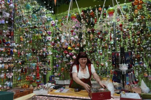 Het jaar door feestelijke ornamenten: Een kijkje in de wereld van Christel Dauwe in Antwerpen