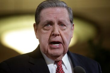 Jeffrey R. Holland, toekomstige leider van de Kerk van Jezus Christus van de Heiligen der Laatste Dagen, overleden