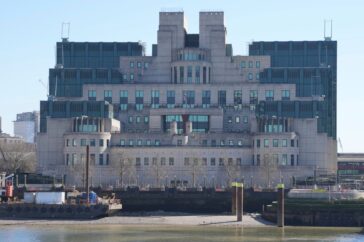 MI6-chef waarschuwt voor Russische pogingen om chaos te verspreiden in het buitenland