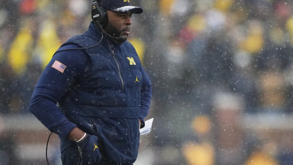 Michigan Ontsluit Coach Sherrone Moore wegens Ongepaste Relatie met Medewerker