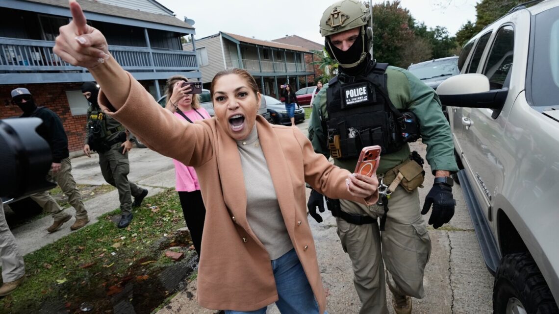 Onderzoeken tonen: online toezicht en arrestaties tijdens immigratieactie in New Orleans