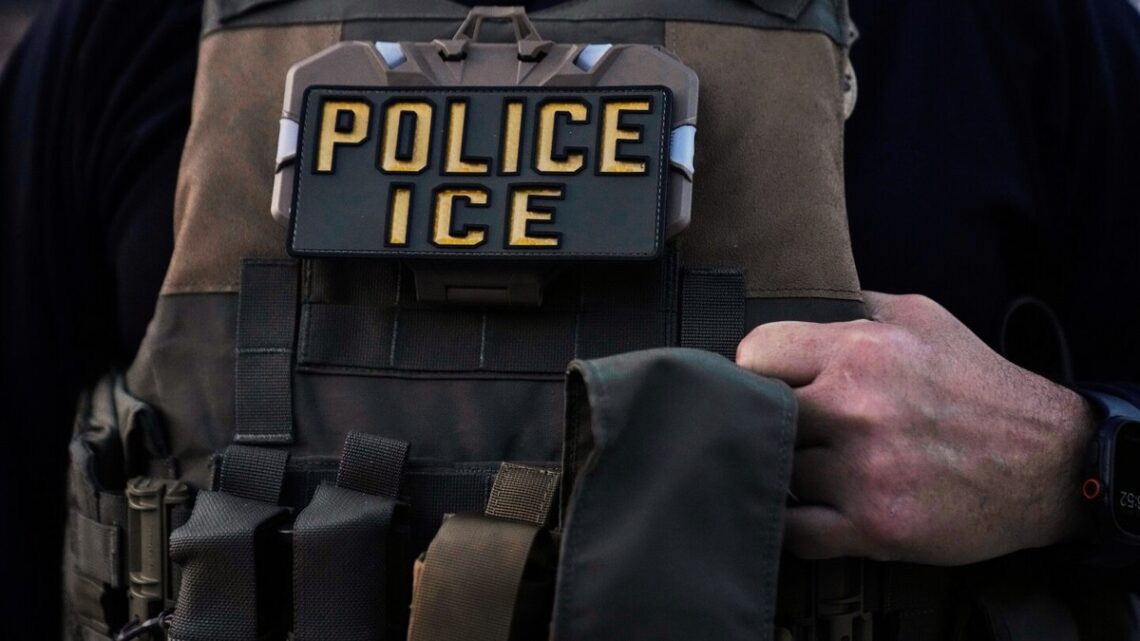 Ontwikkelaar van ICEBlock-app klaagt de Amerikaanse regering aan voor druk op Apple