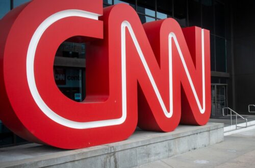 Onzekerheid en Mogelijke Fusies: Wat de Takeover Gevaar Betekent voor CNN en Kabelnetwerken