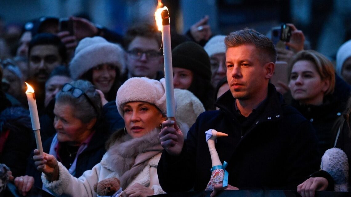 Oppositieleider leidt protest tegen vermeende kindermishandeling in Hongaarse staatsinstellingen