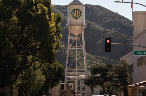 Paramount zet een vijandige overnamebod op Warner Bros. Discovery, terwijl het de strijd met Netflix aangaat