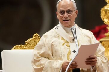 Paus Leo XIV roept op tot vrede en herdenkt het lijden in Gaza tijdens zijn eerste Kersttoespraak