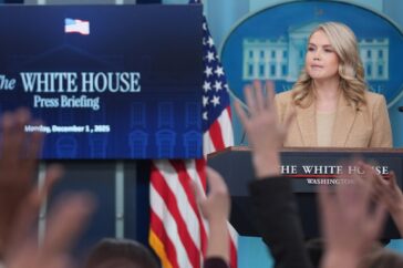 Rechter beslist over vrijlating van immigrant met banden met White House-woordvoerder Karoline Leavitt