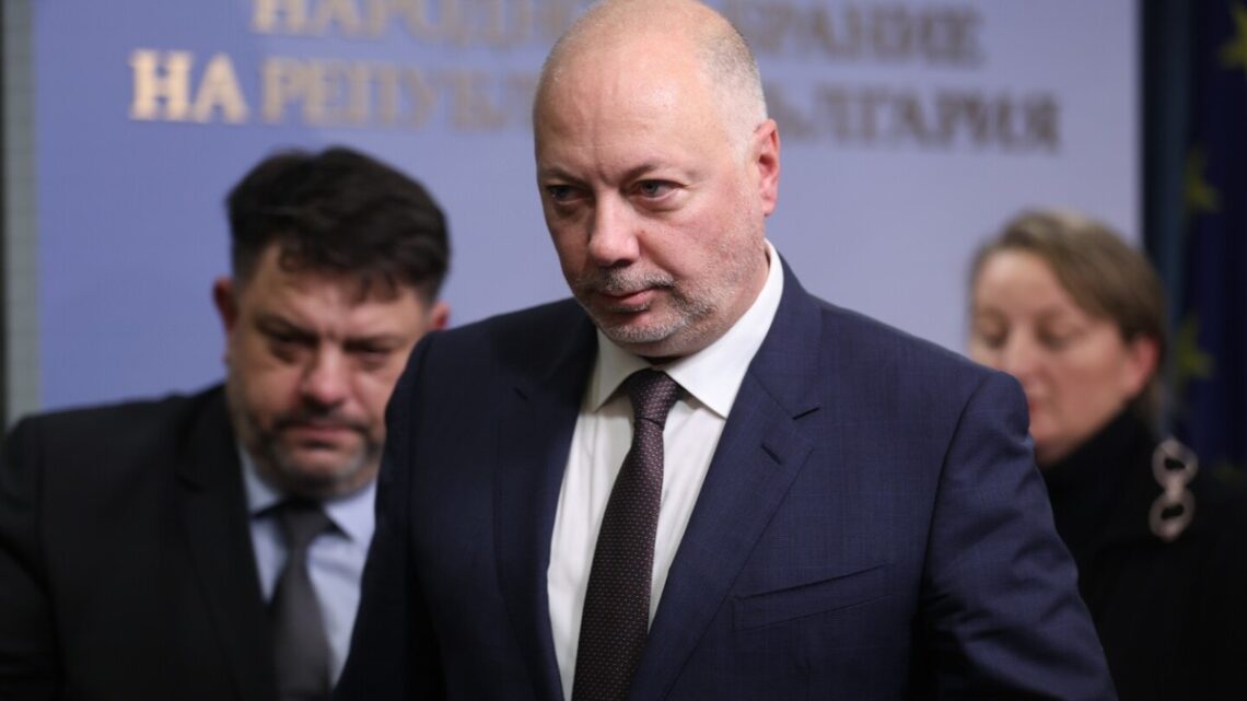 Roep om een nieuw kabinet: Bulgarije bevindt zich in politieke crisis na overheidsval