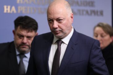 Roep om een nieuw kabinet: Bulgarije bevindt zich in politieke crisis na overheidsval