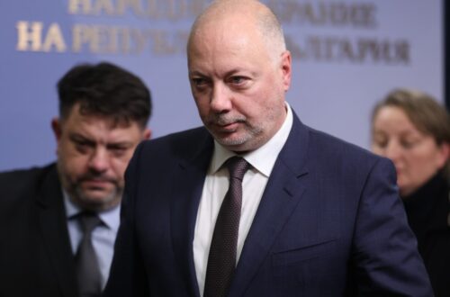 Roep om een nieuw kabinet: Bulgarije bevindt zich in politieke crisis na overheidsval