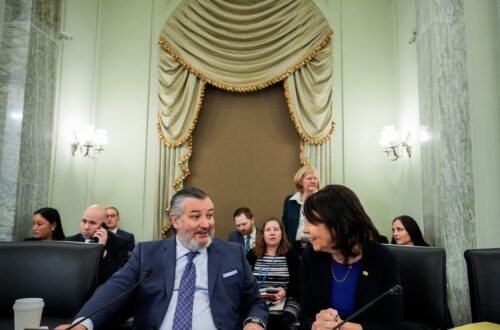 Senator Cruz pleit voor dringende beperkingen op militaire vluchten om volgende botsingen te voorkomen