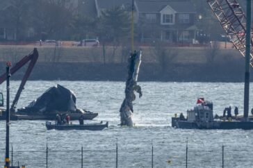 USA erkent verantwoordelijkheid voor fatale botsing tussen helikopter en vliegtuig in Washington