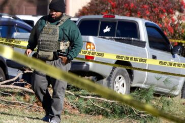 Vermoedelijke Gewelddadige Interventie door ICE: Beschoten Voertuig op Kerstavond