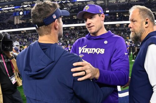 Vikings' Vlucht Wordt Teruggedraaid Na Technische Problemen Voor Hun Wedstrijd Tegen de Giants