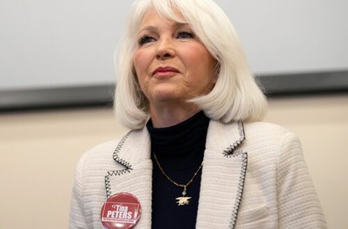 Voormalige Colorado-ambtenaar blijft in gevangenis nadat federale rechter haar vrijheidszoektocht afwijst