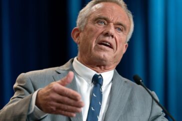 Voormalig NIH-onderzoeker klaagt Trump-regering aan wegens onwettige ontslag na bezuinigingen op onderzoek