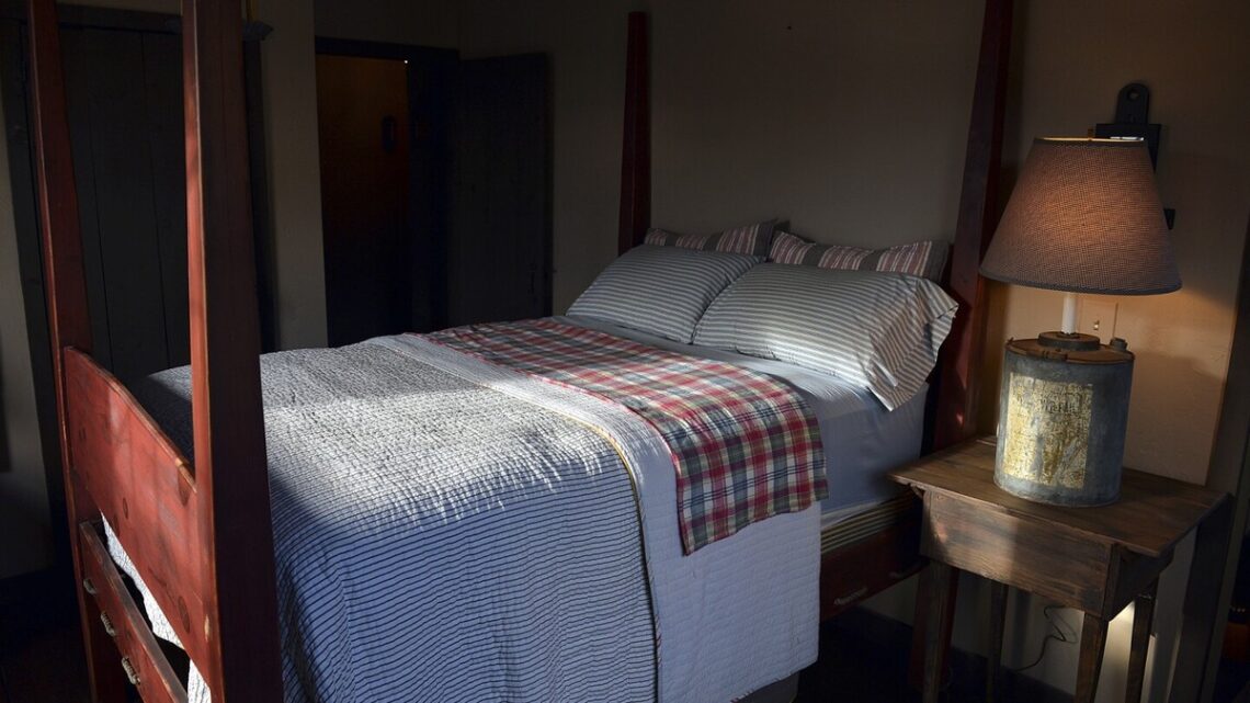 Waarom het vastplakken van de mond ’s nachts gevaarlijk kan zijn en wat je beter kunt doen