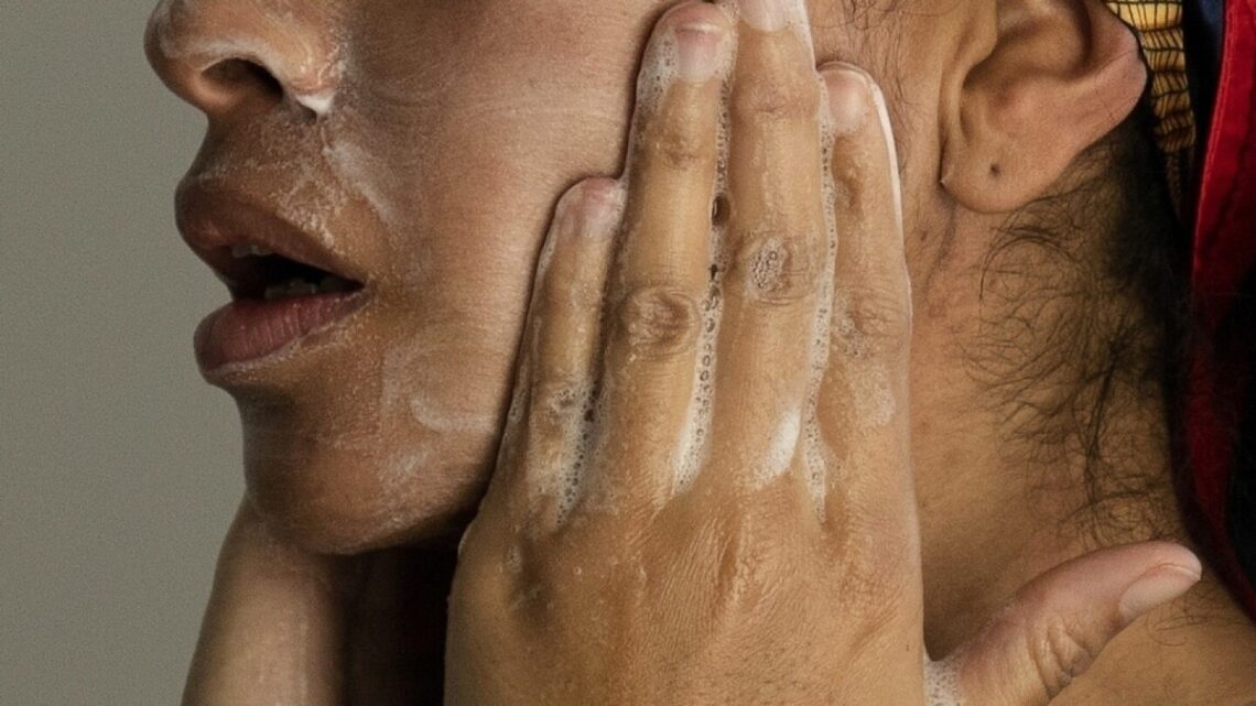 Wat dermatologen adviseren over je huidverzorgingsritueel: Hou het simpel