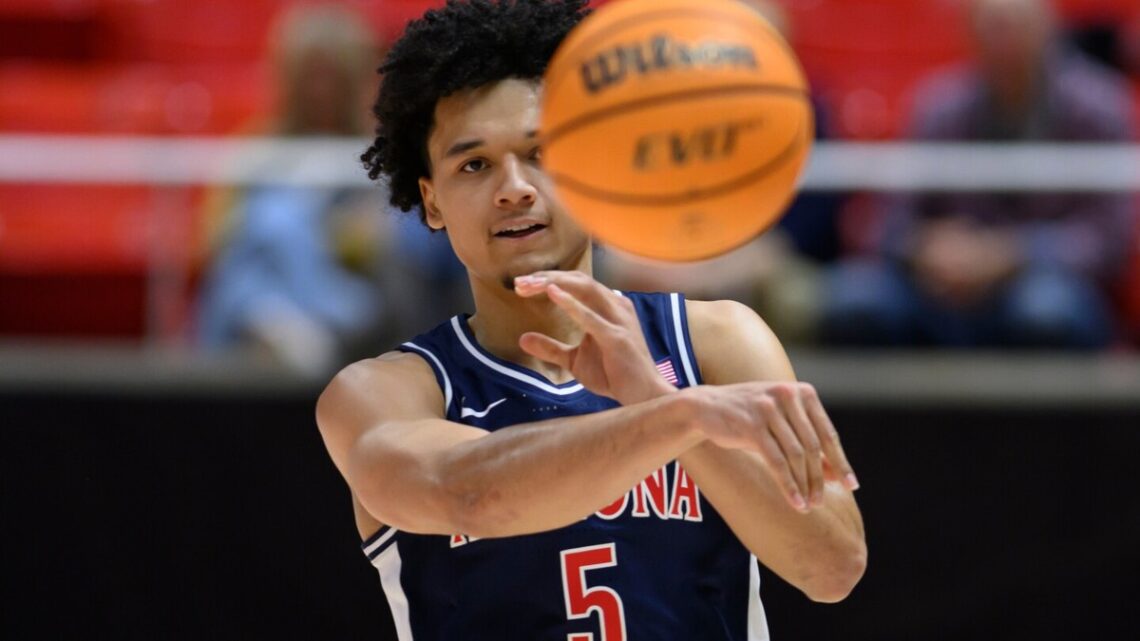 Arizona behoudt de eerste plaats in een van de spannendste AP Top 25-races in decennia