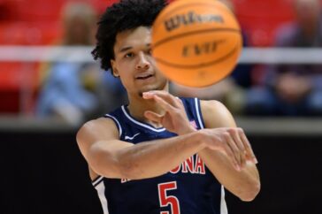 Arizona behoudt de eerste plaats in een van de spannendste AP Top 25-races in decennia