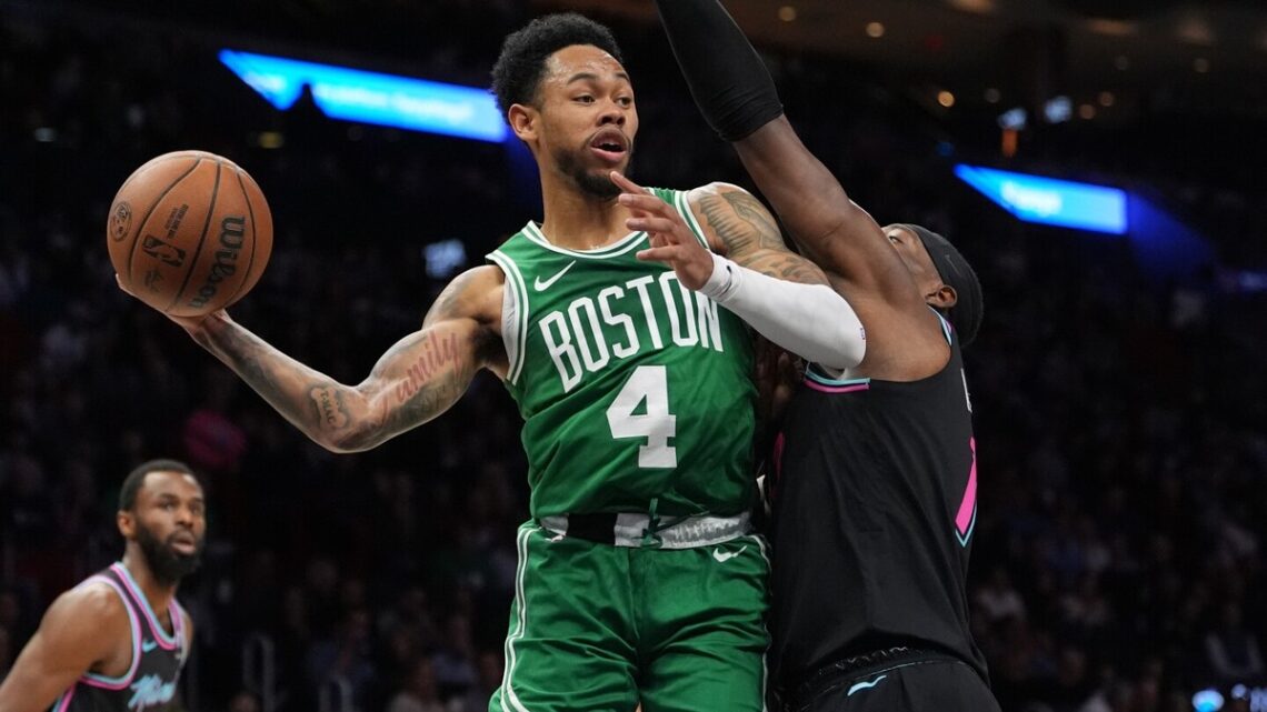 Boston Celtics realiseren opmerkelijke comeback na indrukwekkende score van Simons