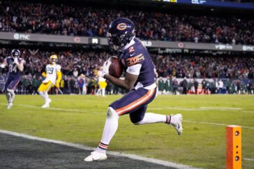 Caleb Williams leidt de Bears tot een verrassende overwinning in de playoff na comeback tegen Packers