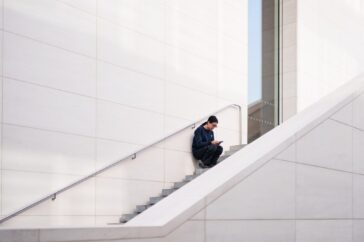 De onverwachte tegenstander van sociale media-verslaving? Anti-doordram influencers