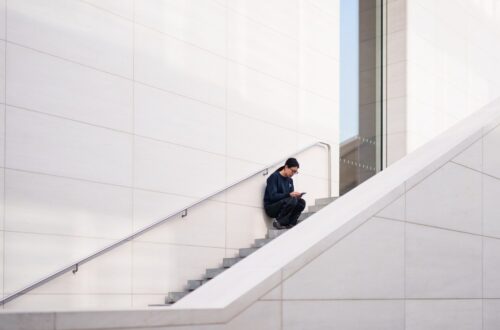 De onverwachte tegenstander van sociale media-verslaving? Anti-doordram influencers