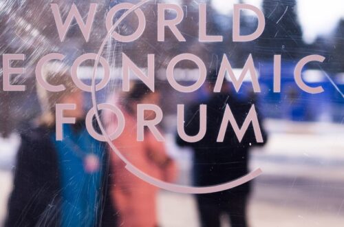 De verschuivende machtsverhouding en toenemende onrust tijdens de Davos-top: een kritische blik op globalisatie en ongelijkheid