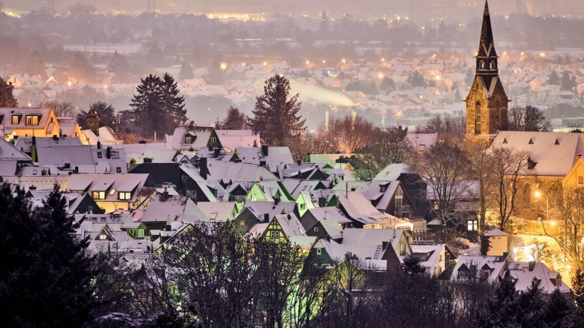 Europa wordt getroffen door sneeuw en ijs: chaos, ongelukken en reisbeperkingen