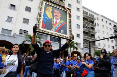 FAA waarschuwt piloten om voorzichtigheid te betrachten boven de oostelijke Grote Oceaan vanwege militaire activiteiten
